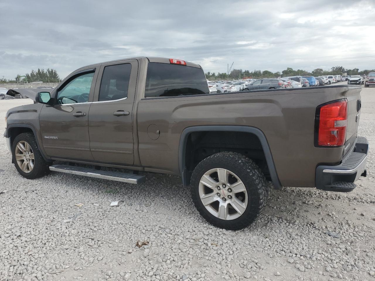 2014 GMC Sierra - Image 2