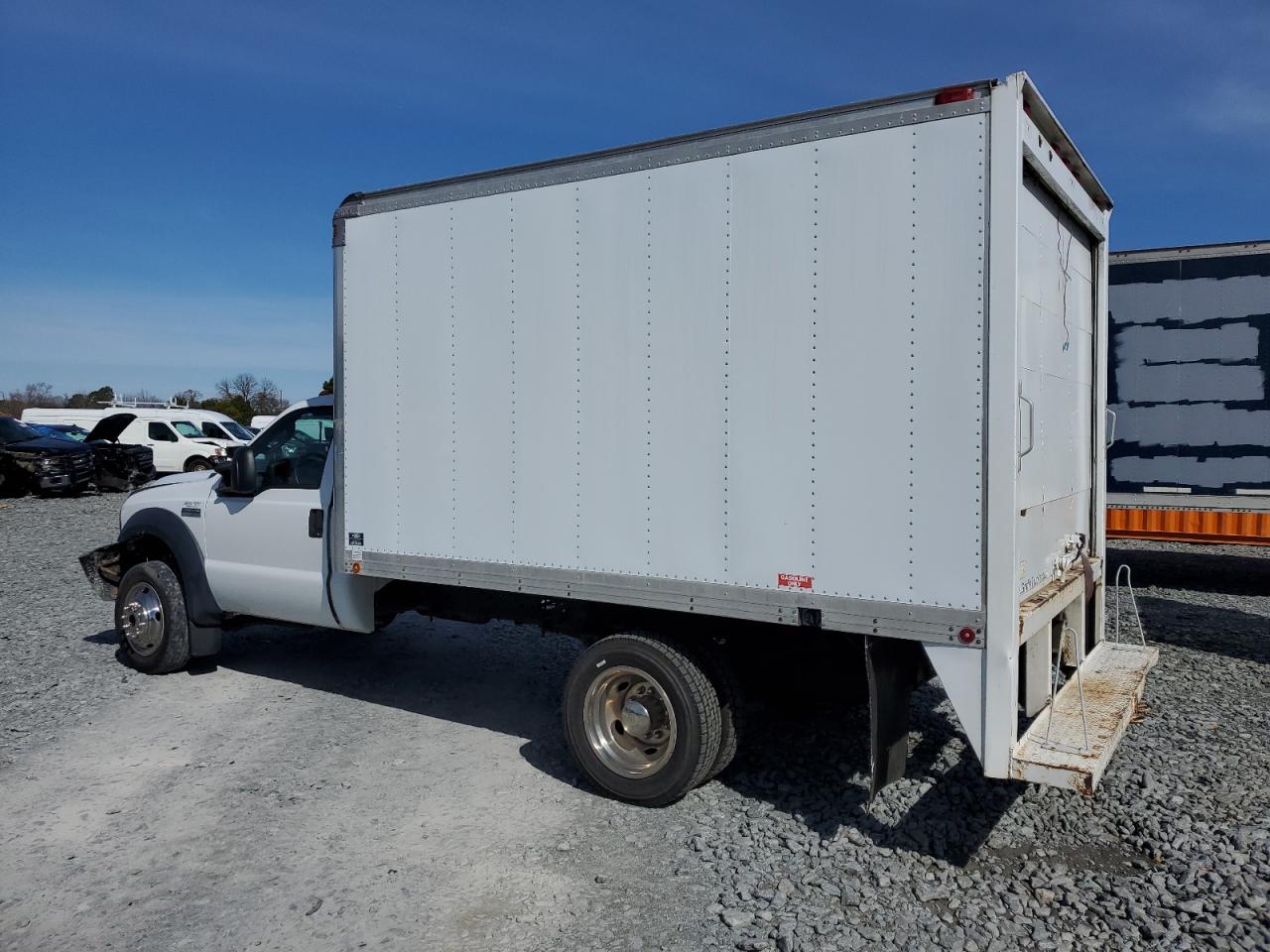 2006 Ford F450 - Image 2