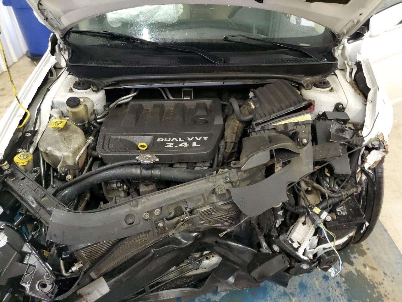 2013 Chrysler 200 - Image 13