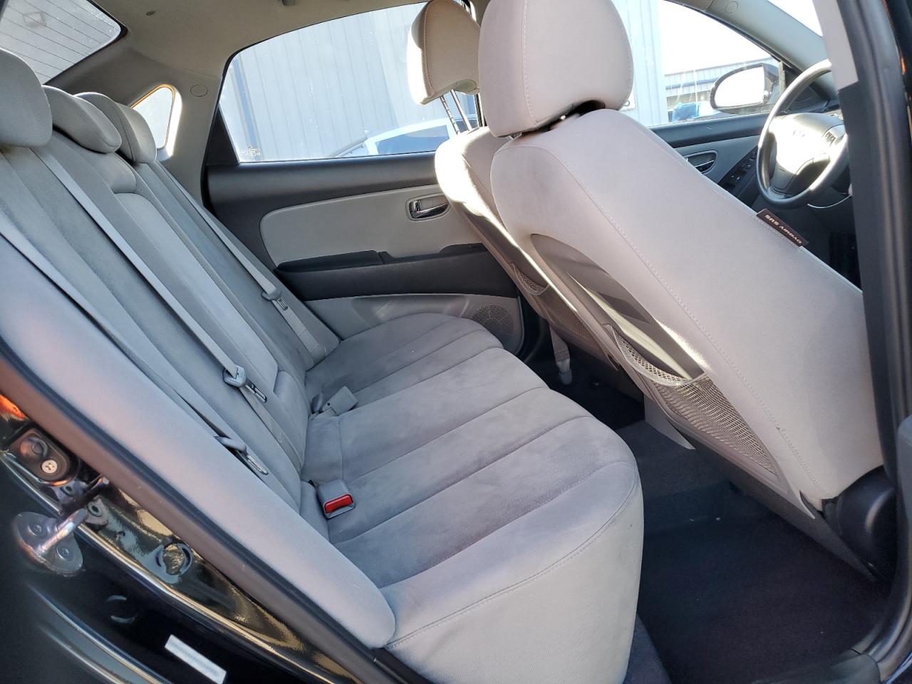 2010 Hyundai Elantra - Image 10