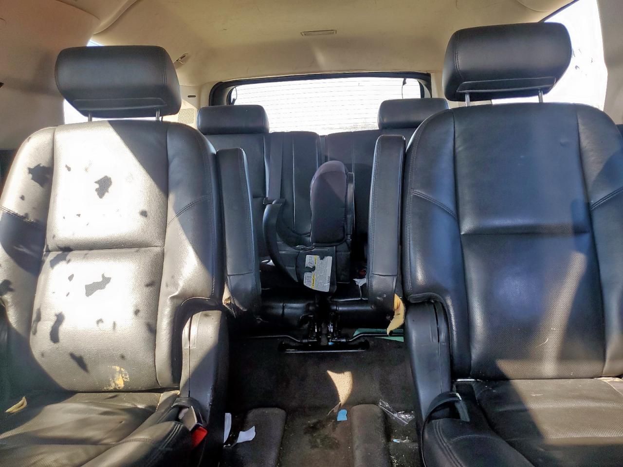 2009 Chevrolet Suburban - Image 10