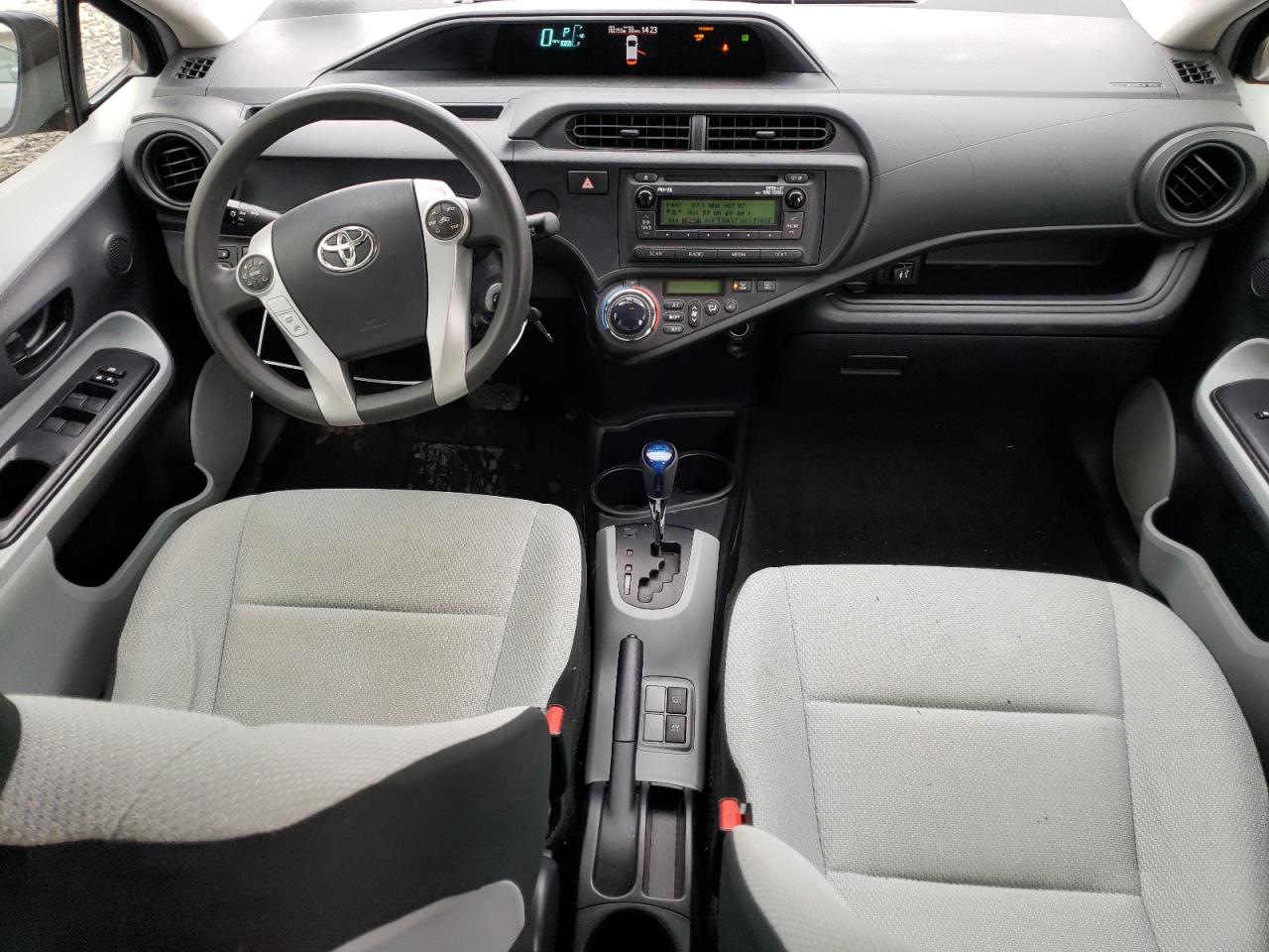 2014 Toyota Prius - Image 8