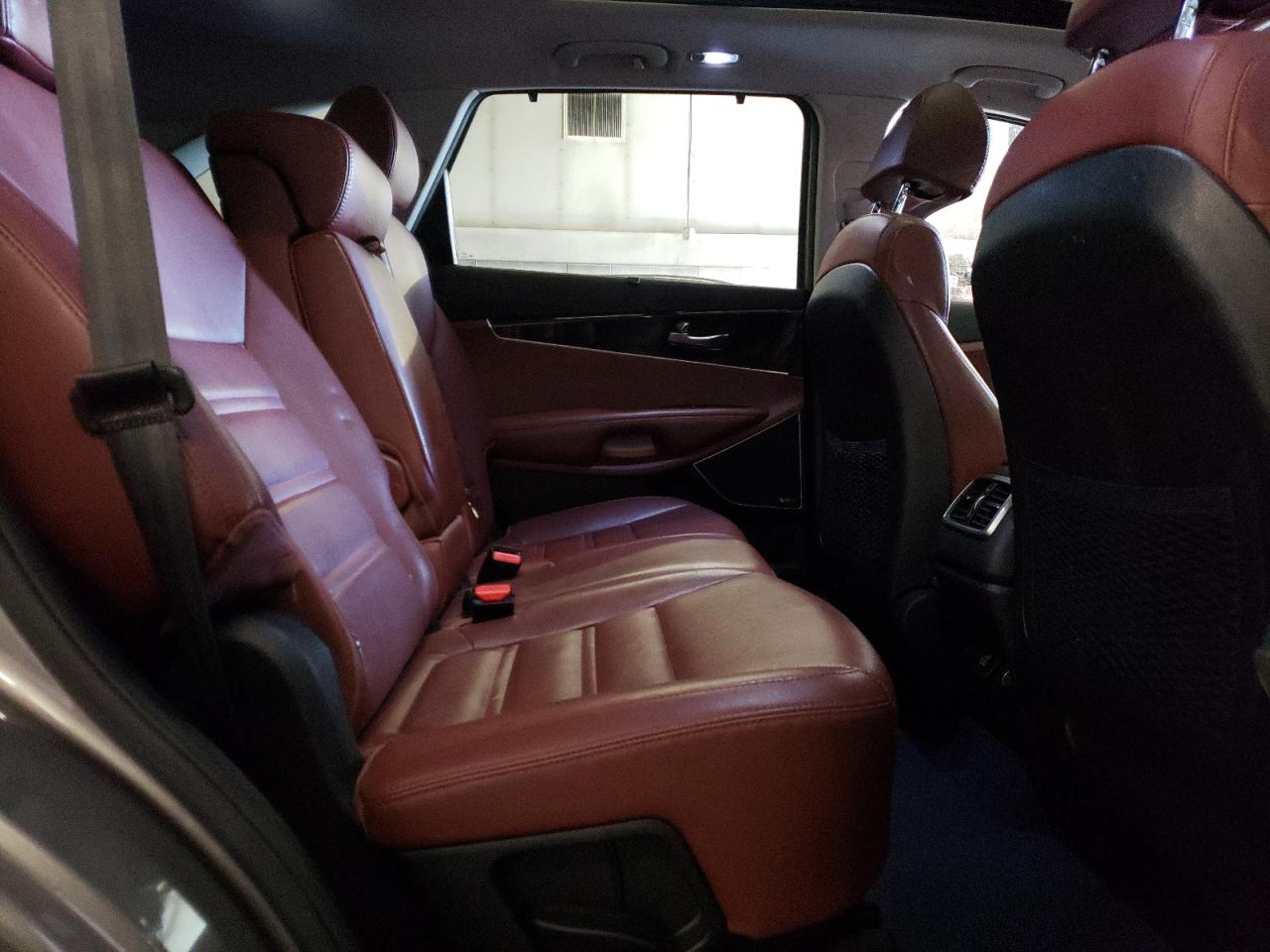 2018 Kia Sorento - Image 11