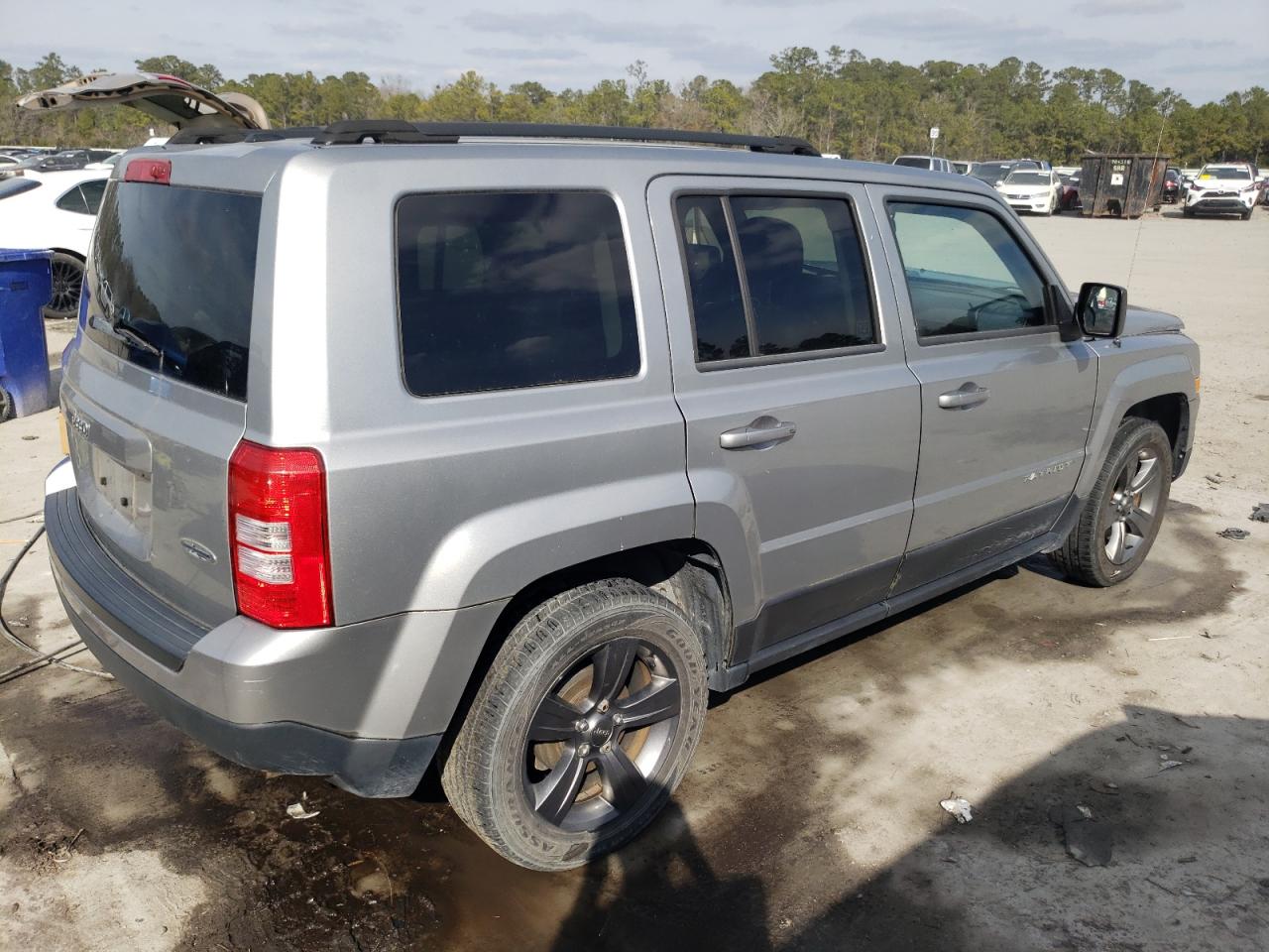2015 Jeep Liberty (Patriot) - Image 3