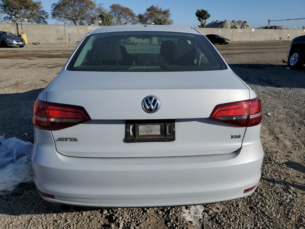 2017 Volkswagen Jetta - Image 6