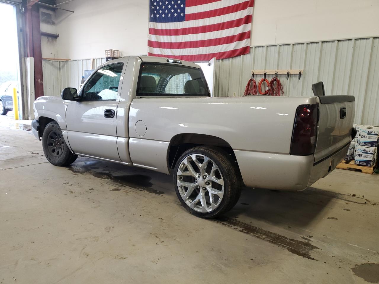 2005 Chevrolet Silverado - Image 2