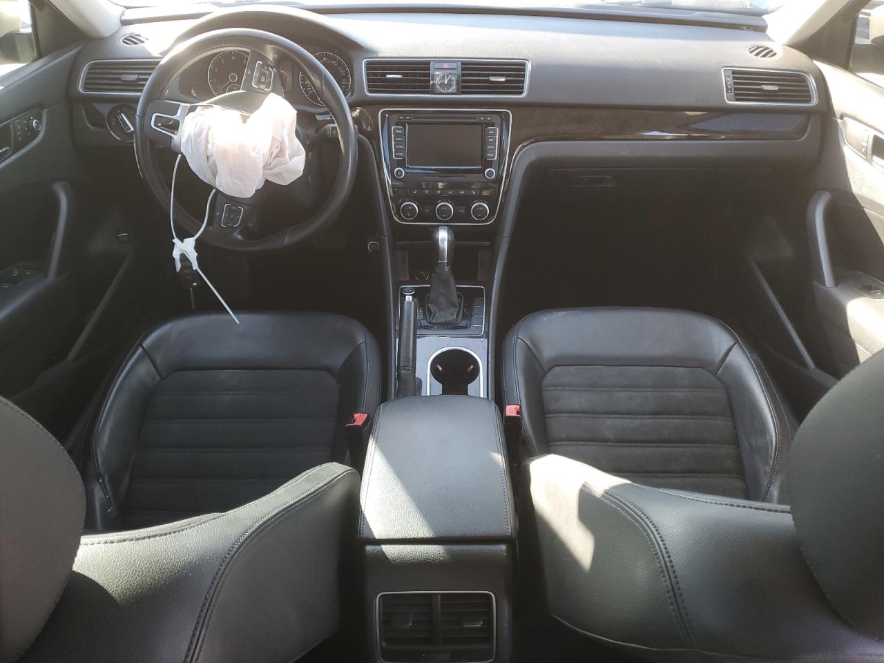 2015 Volkswagen Passat - Image 8