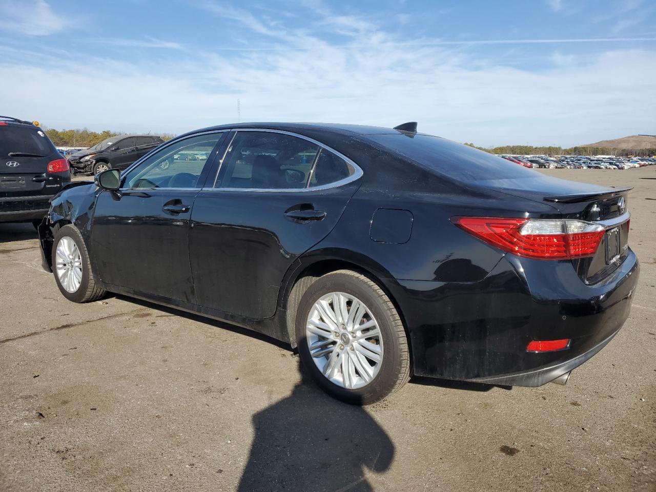 2015 Lexus ES - Image 2