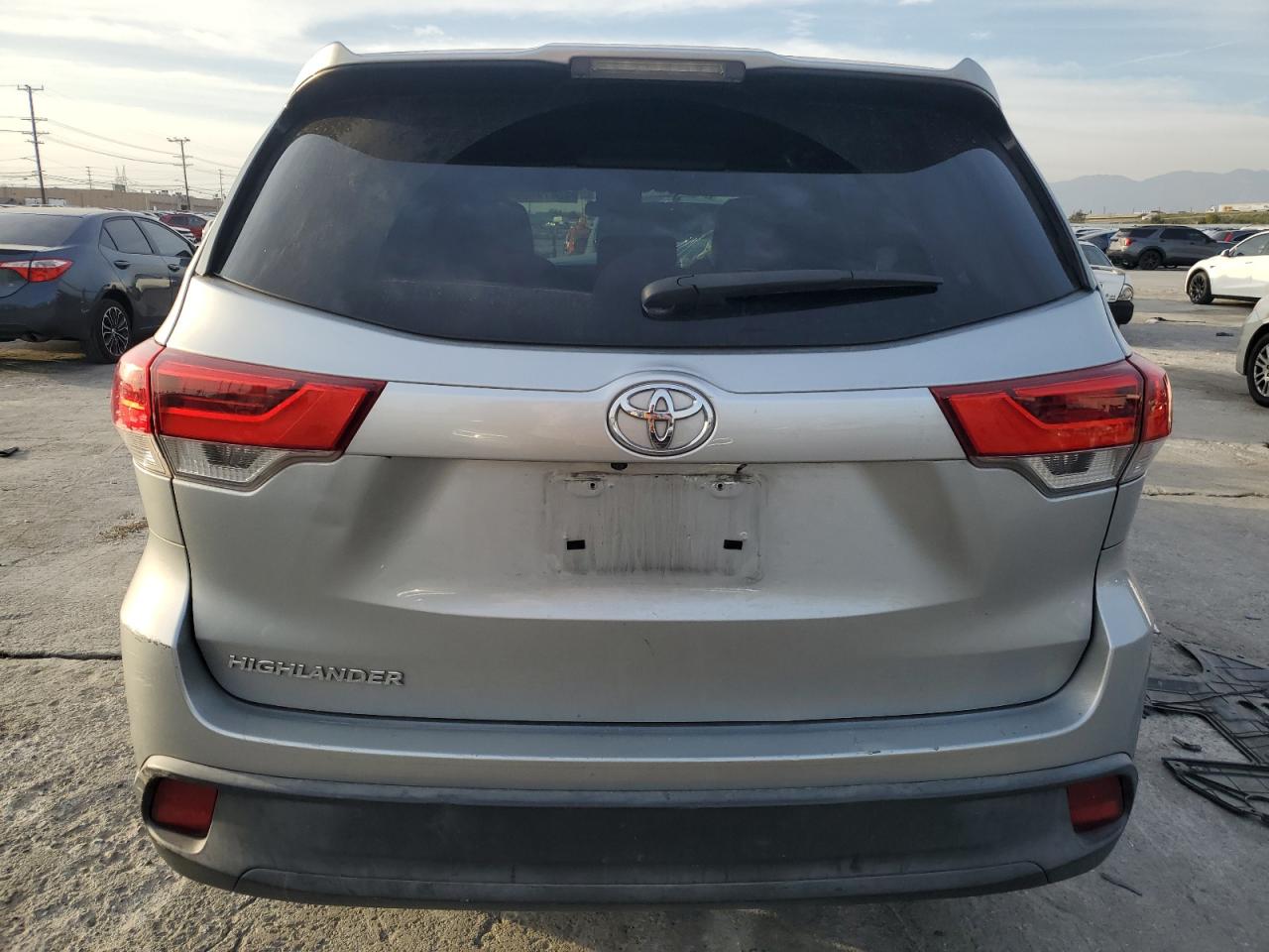 2018 Toyota Highlander - Image 6