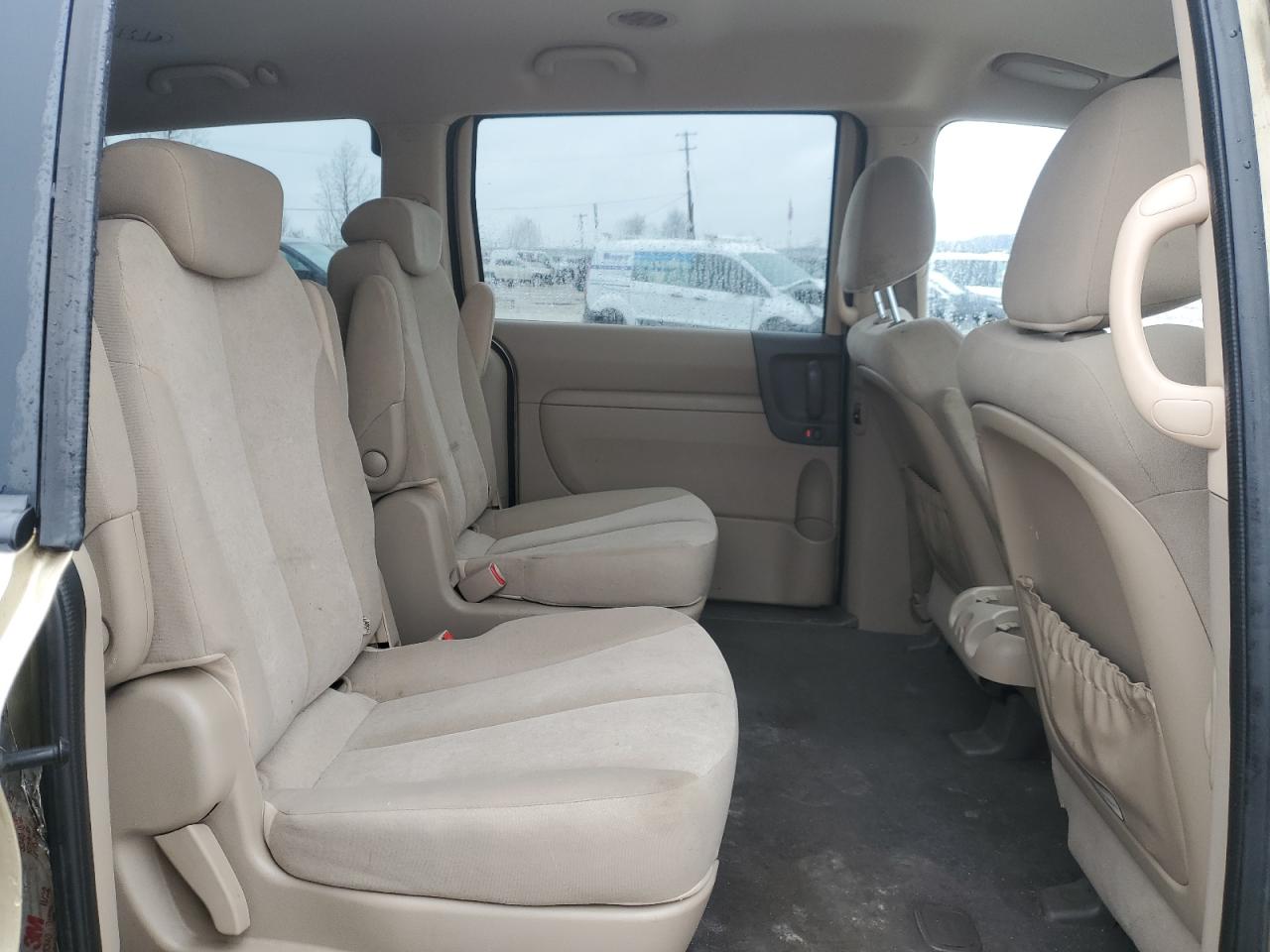2009 Kia Sedona - Image 11