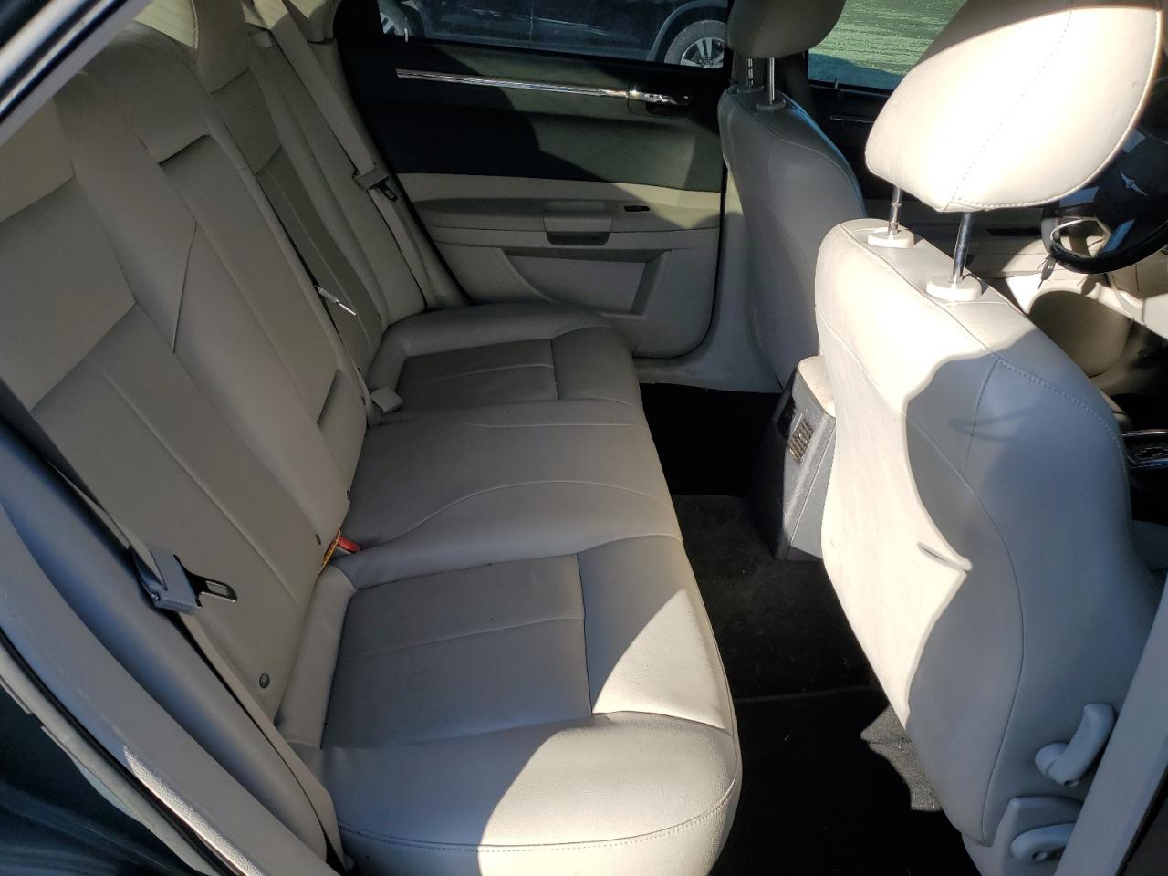 2005 Chrysler 300 - Image 10