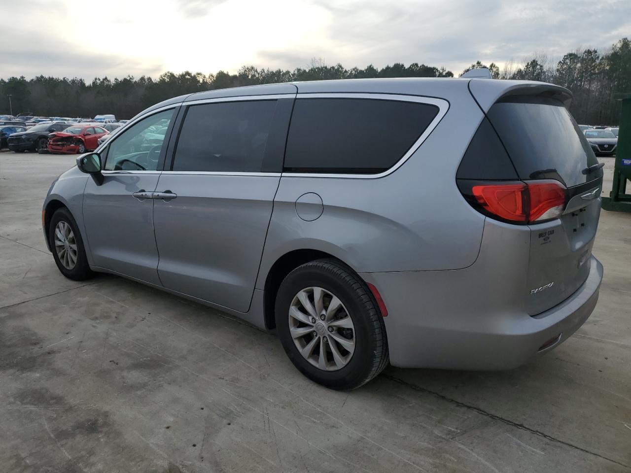2017 Chrysler Pacifica - Image 2