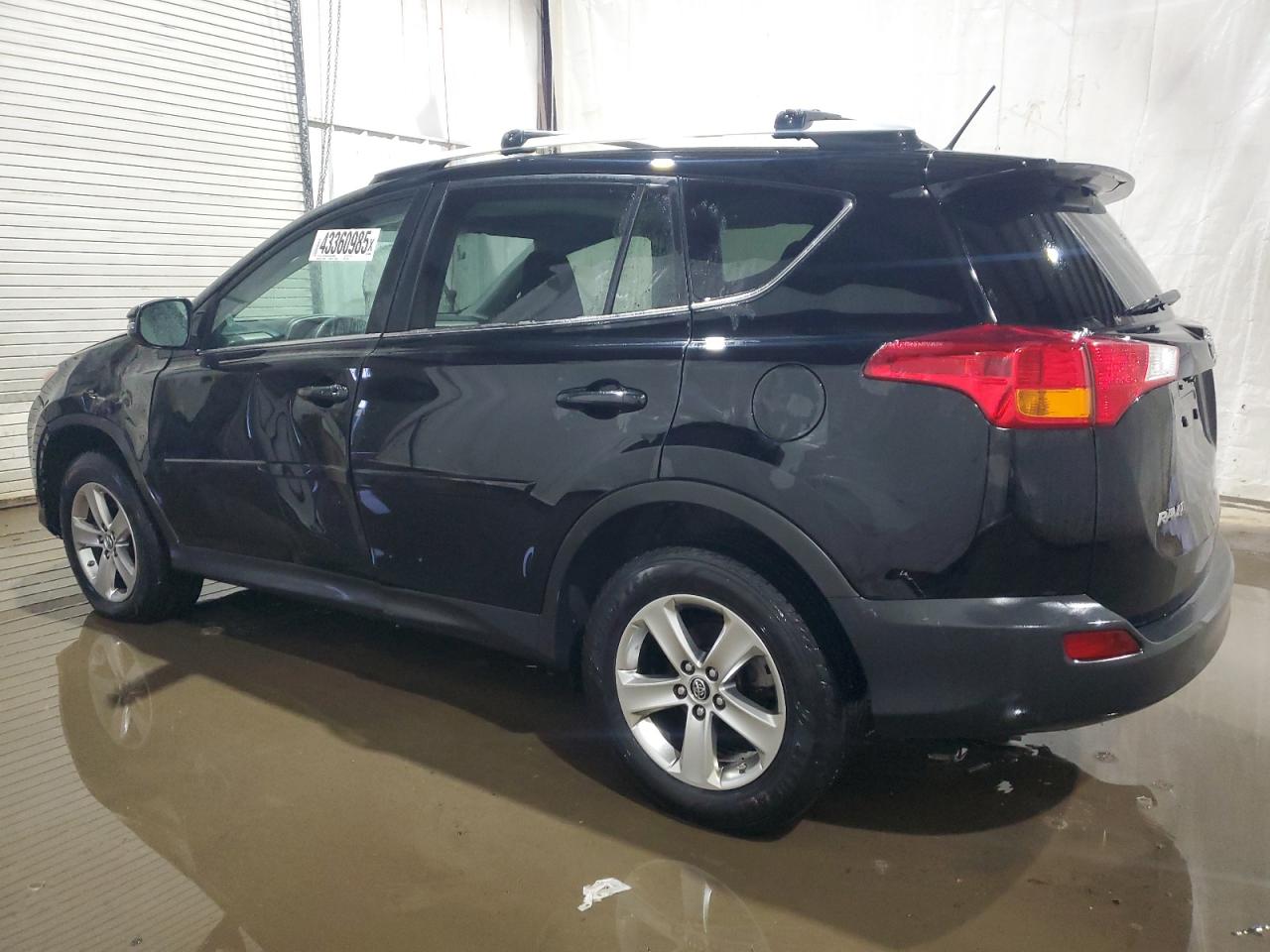 2015 Toyota RAV 4 - Image 2