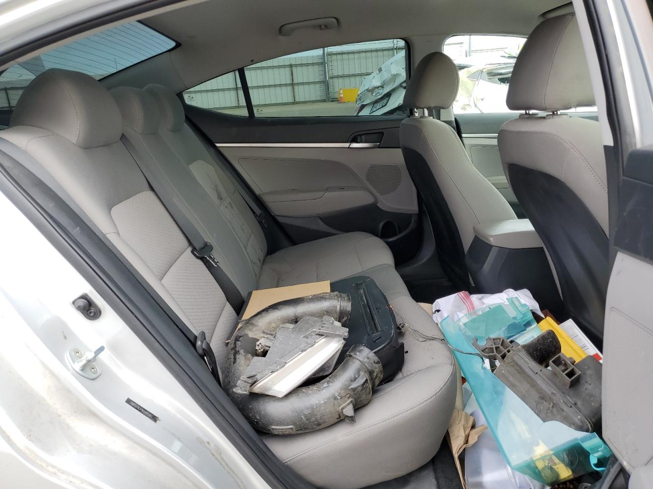 2019 Hyundai Elantra - Image 10