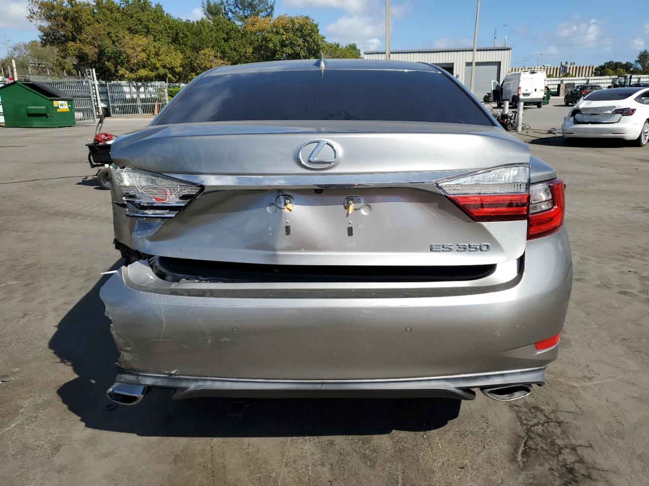 2016 Lexus ES - Image 6