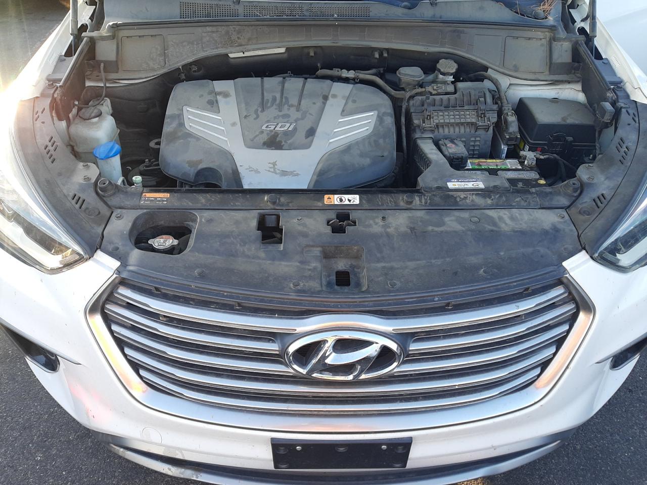 2017 Hyundai Santa Fe - Image 12
