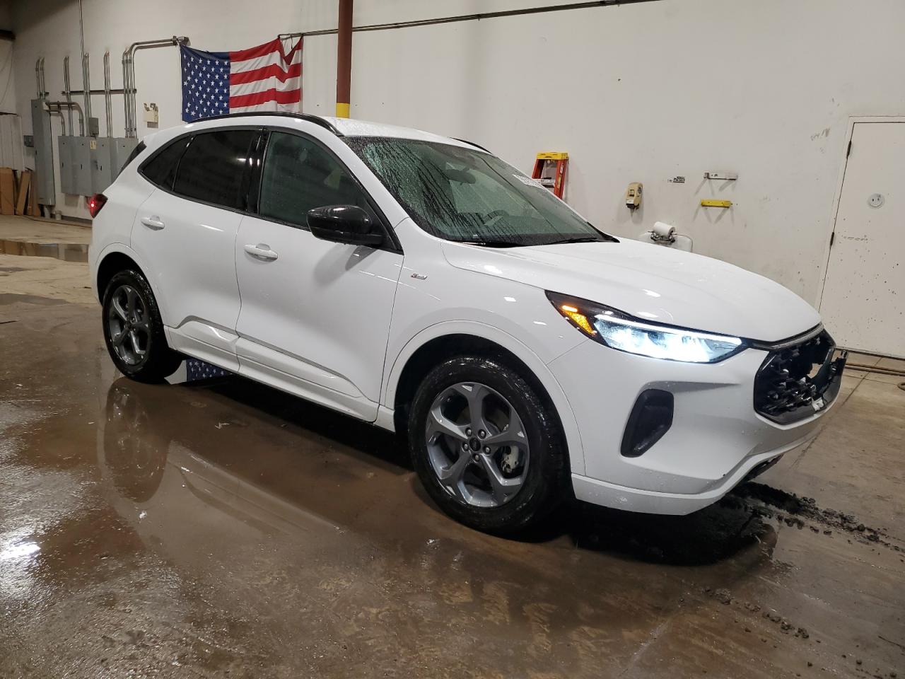 2023 Ford Escape - Image 4