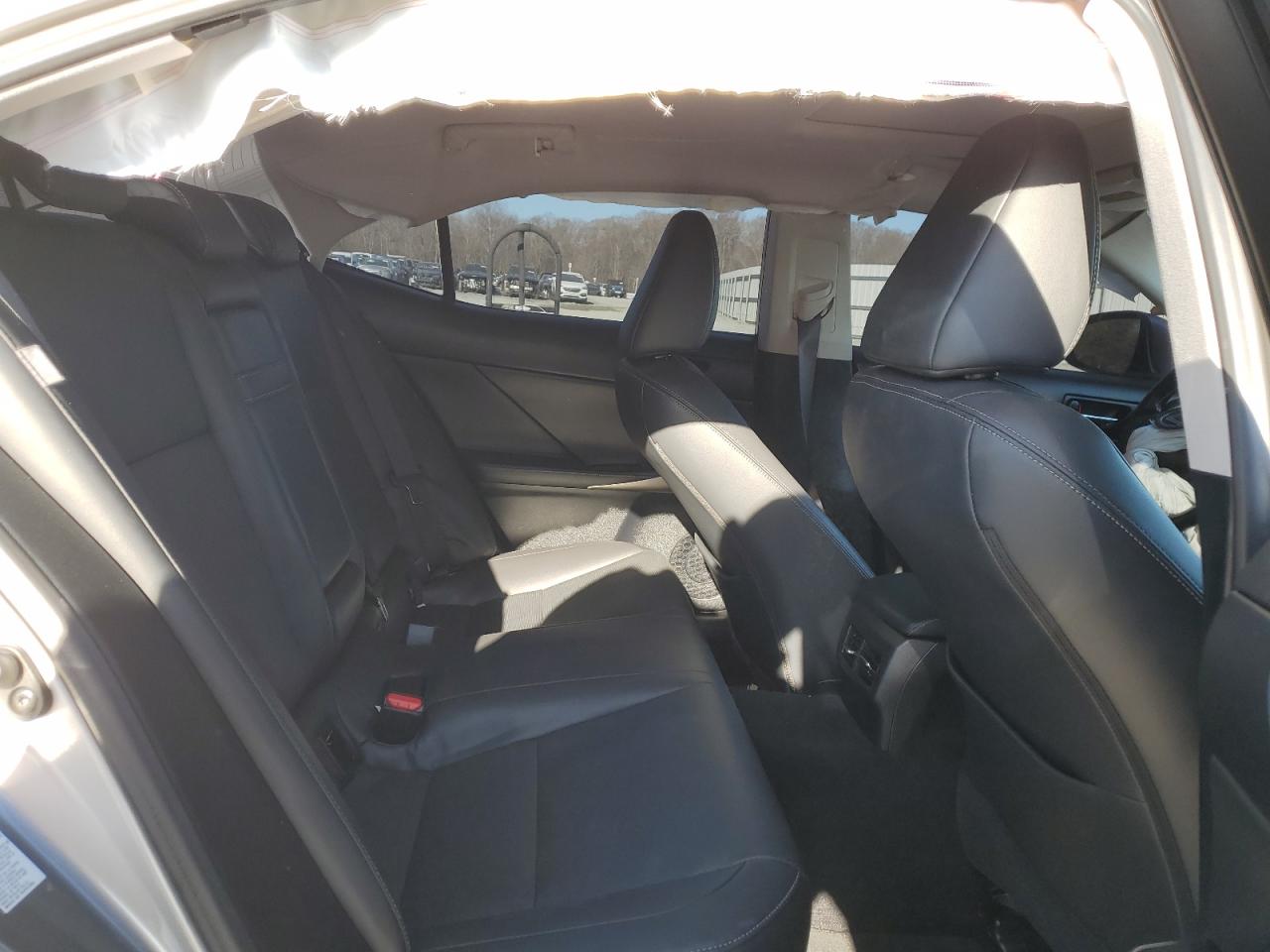2016 Lexus IS - Image 10