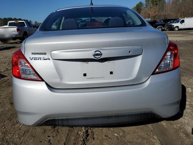 NISSAN VERSA 2015 Сріблястий