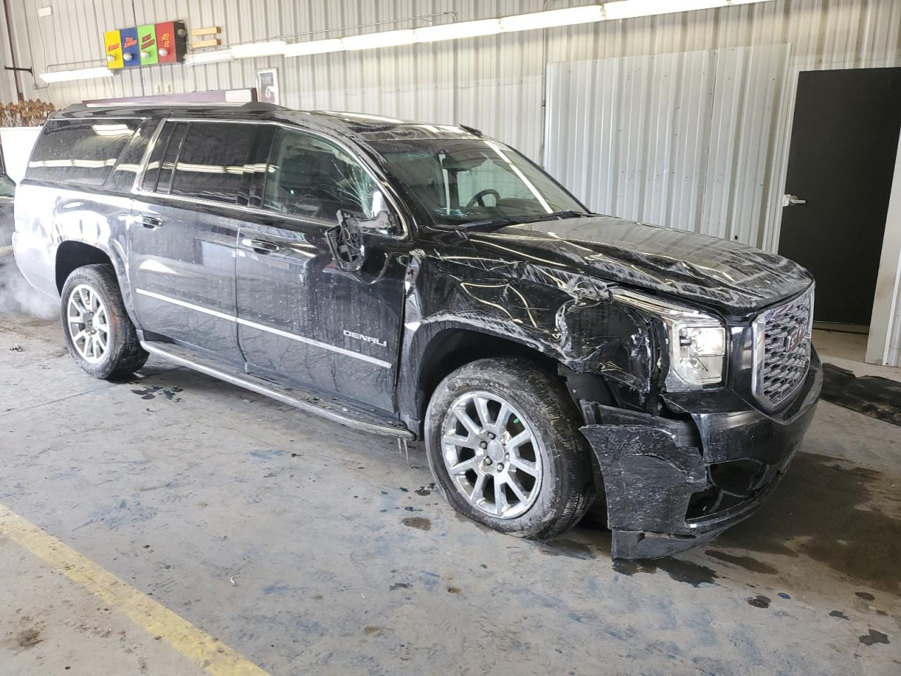 2018 GMC Yukon - Image 4