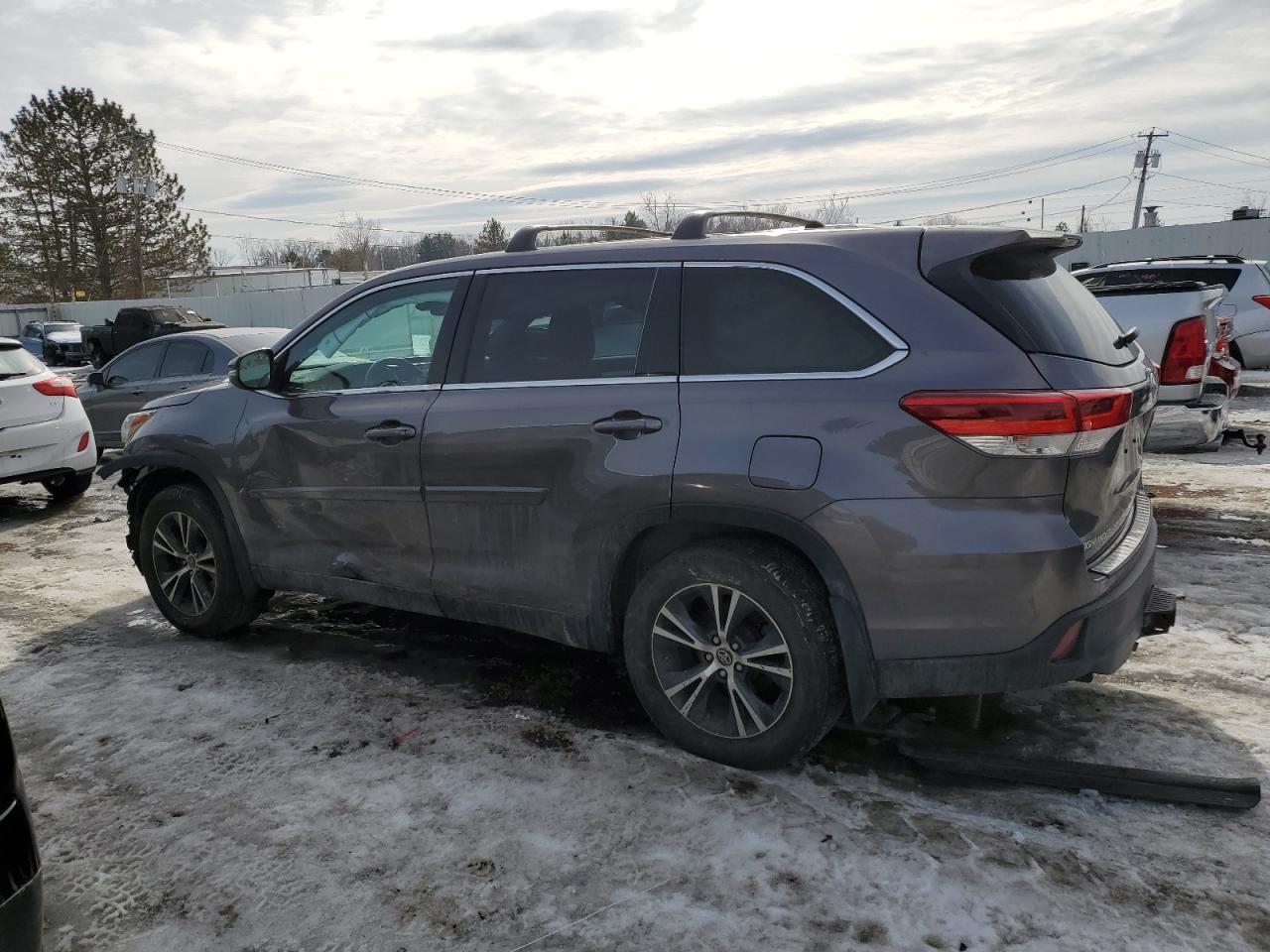 2019 Toyota Highlander - Image 2