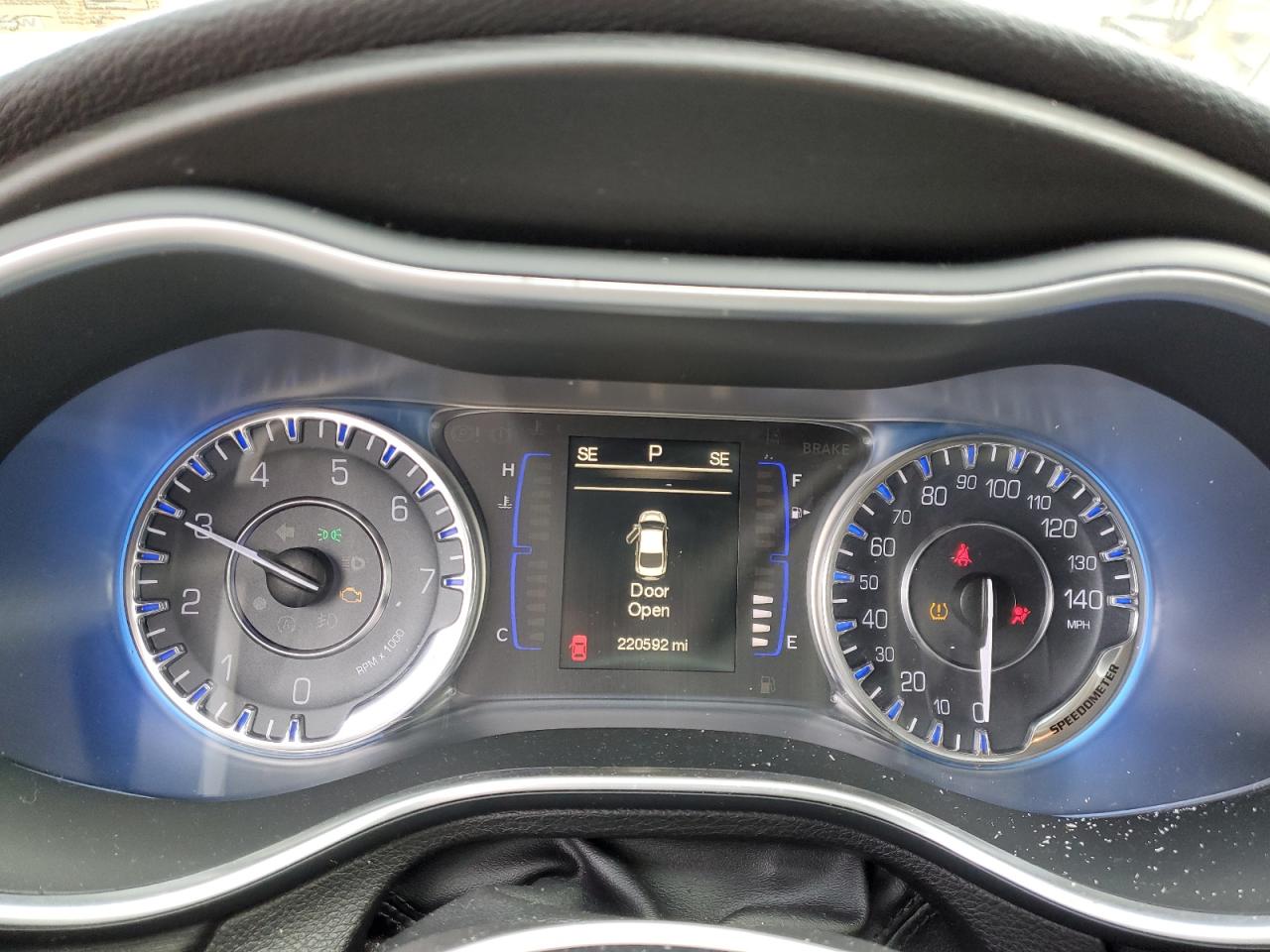 2015 Chrysler 200 - Image 9