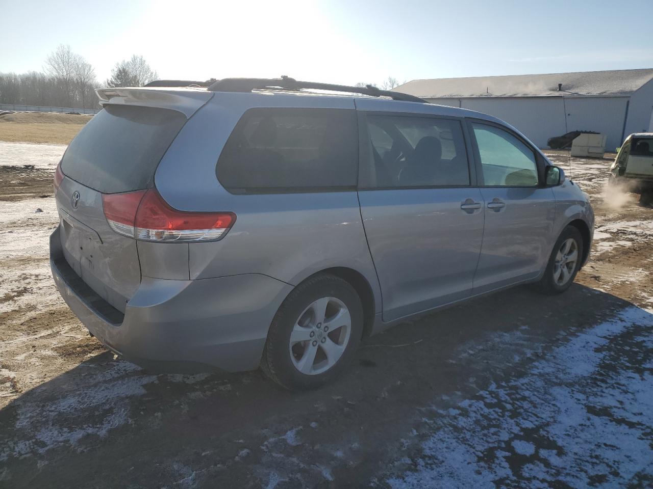 2011 Toyota Sienna - Image 3