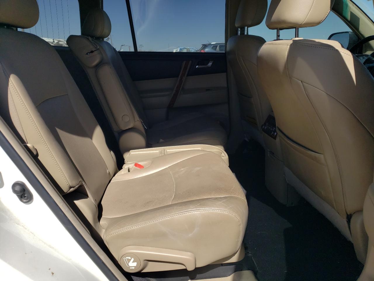 2011 Toyota Highlander - Image 11