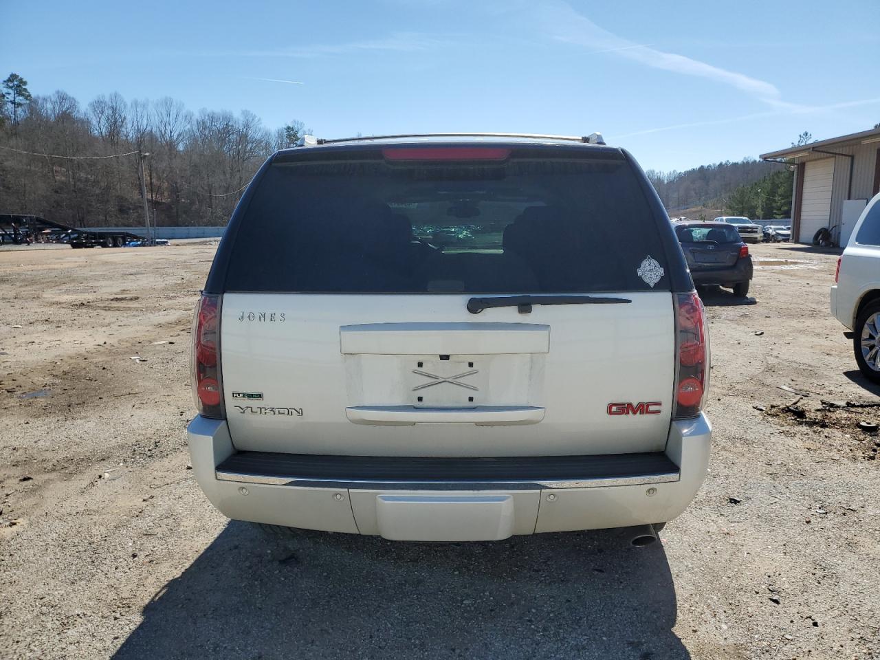 2011 GMC Yukon - Image 6