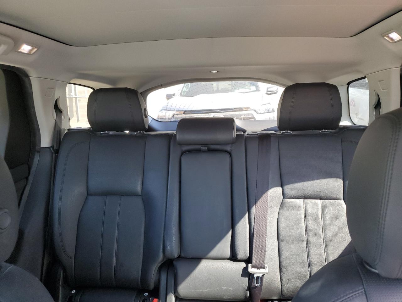 2016 Land Rover Discovery - Image 10