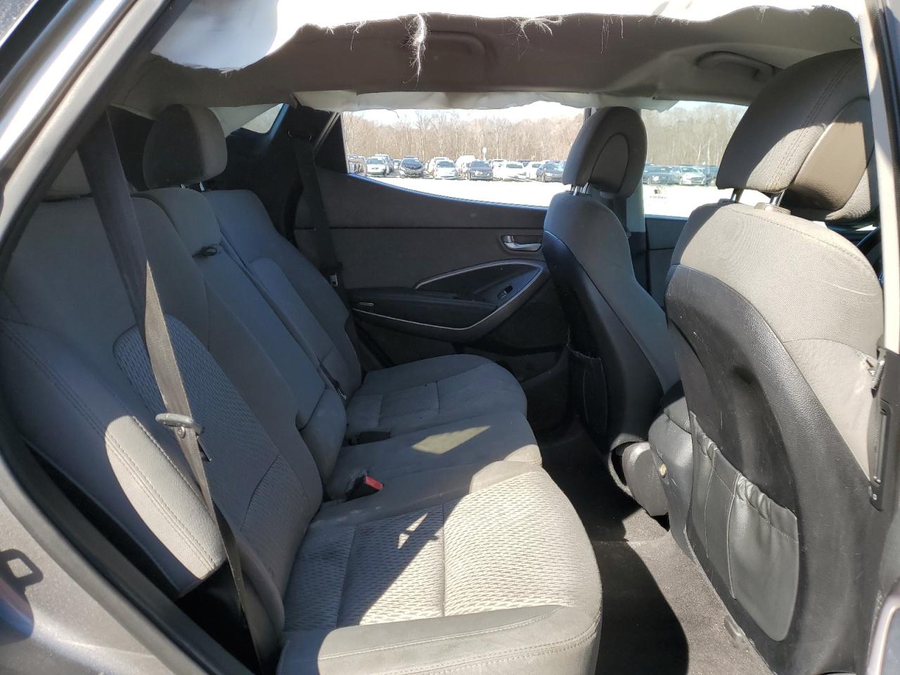 2015 Hyundai Santa Fe - Image 11