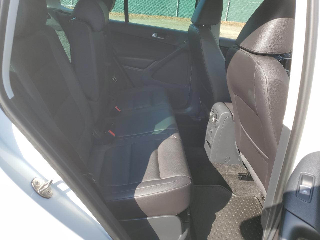 2016 Volkswagen Tiguan - Image 11