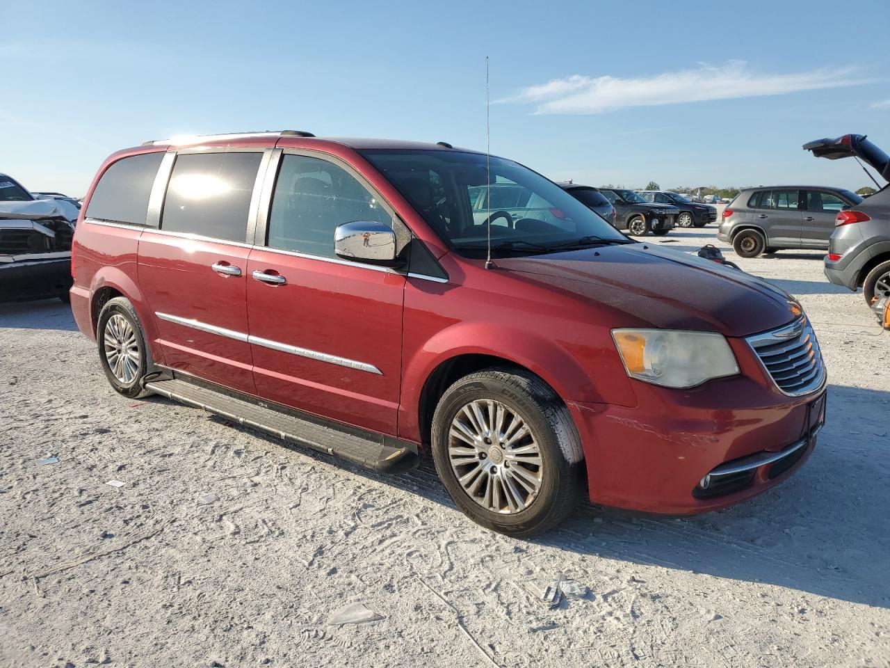 2011 Chrysler Town & Country - Image 4