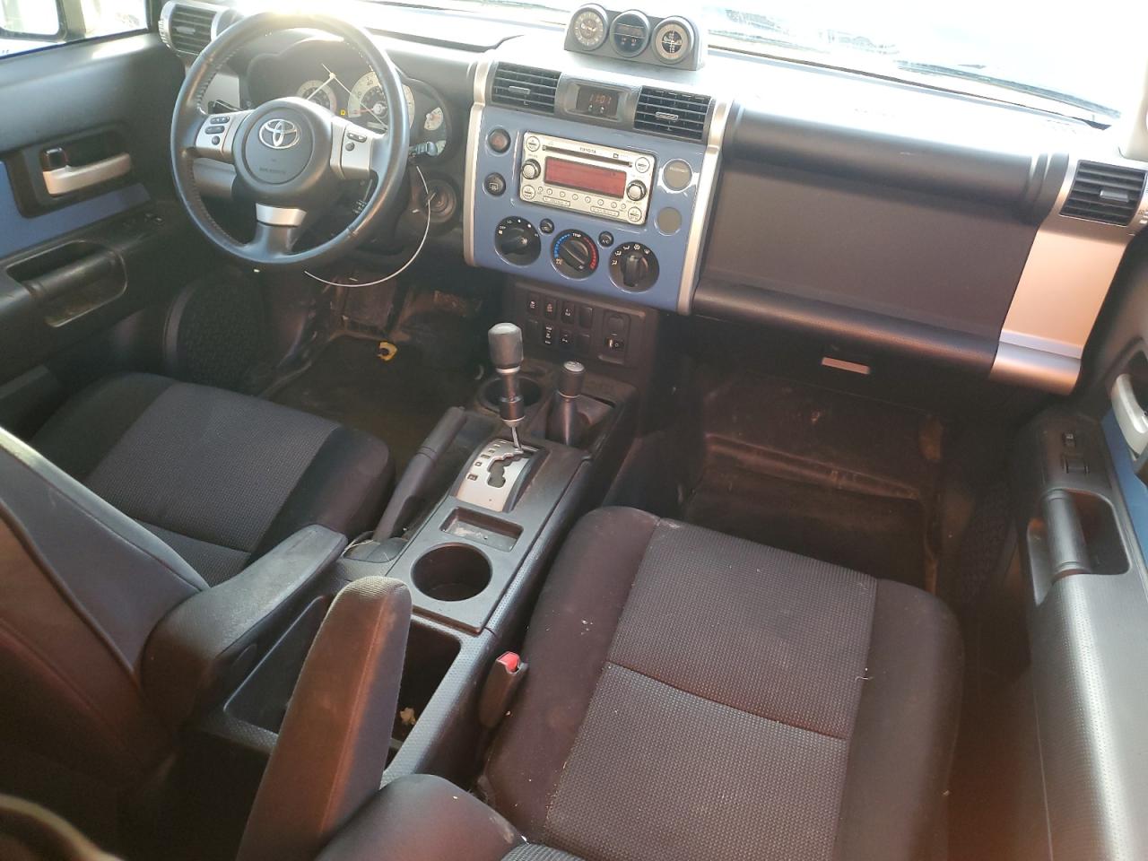 2011 Toyota FJ Cruiser - Image 8