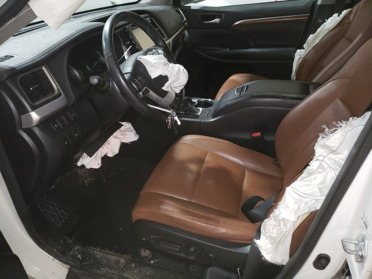 2017 Toyota Highlander - Image 7