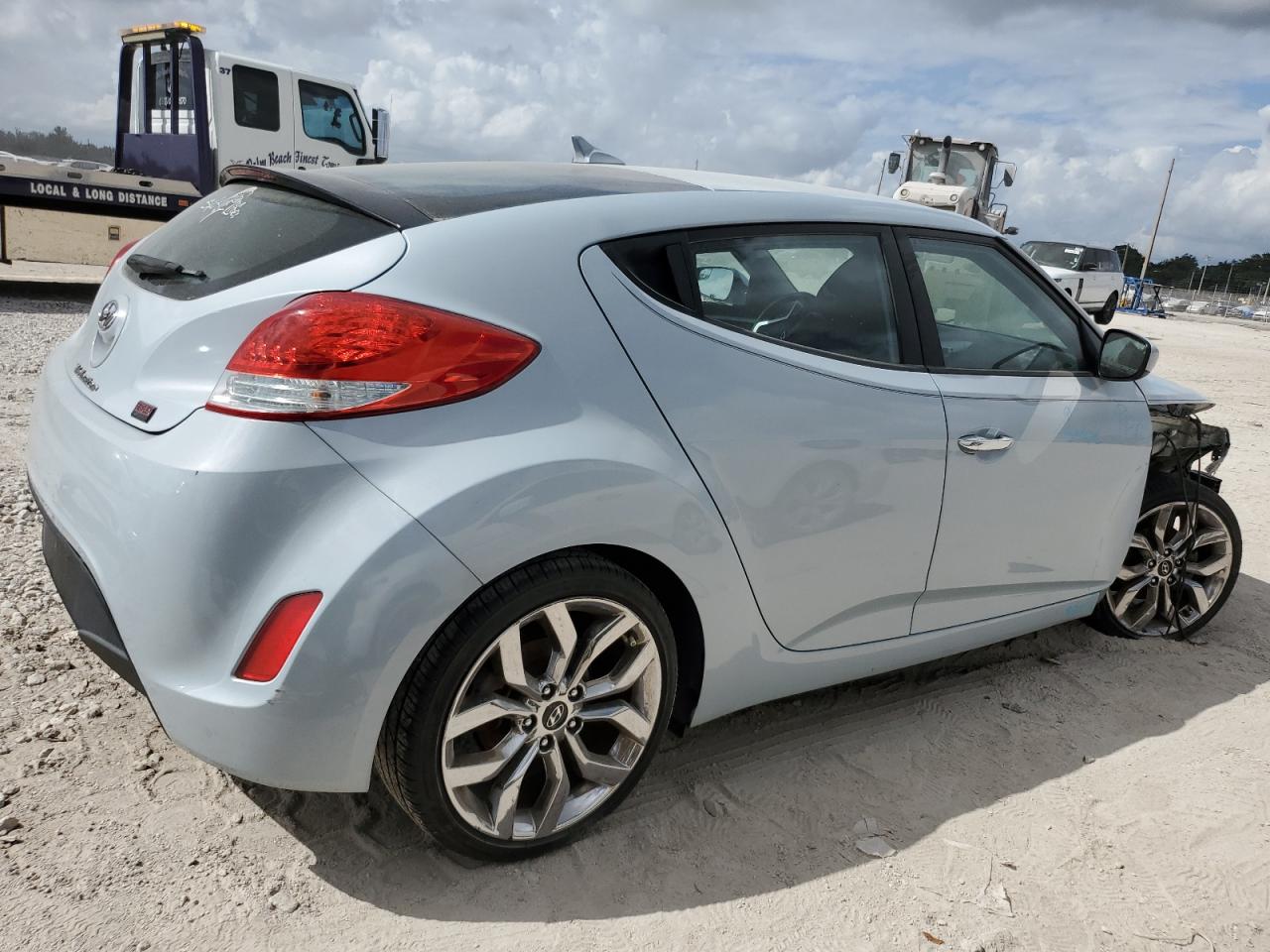 2015 Hyundai Veloster - Image 3