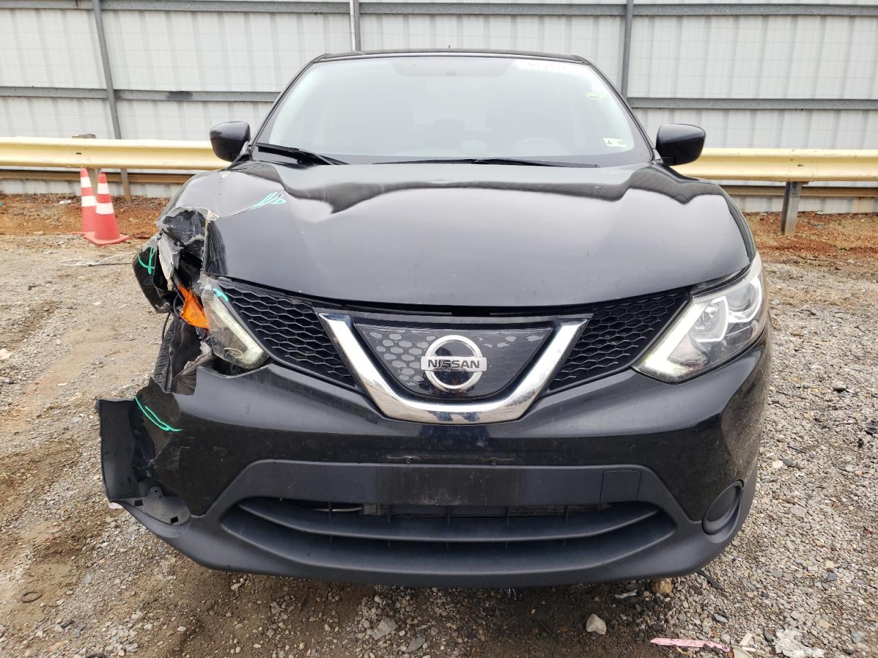 2018 Nissan Rogue - Image 5
