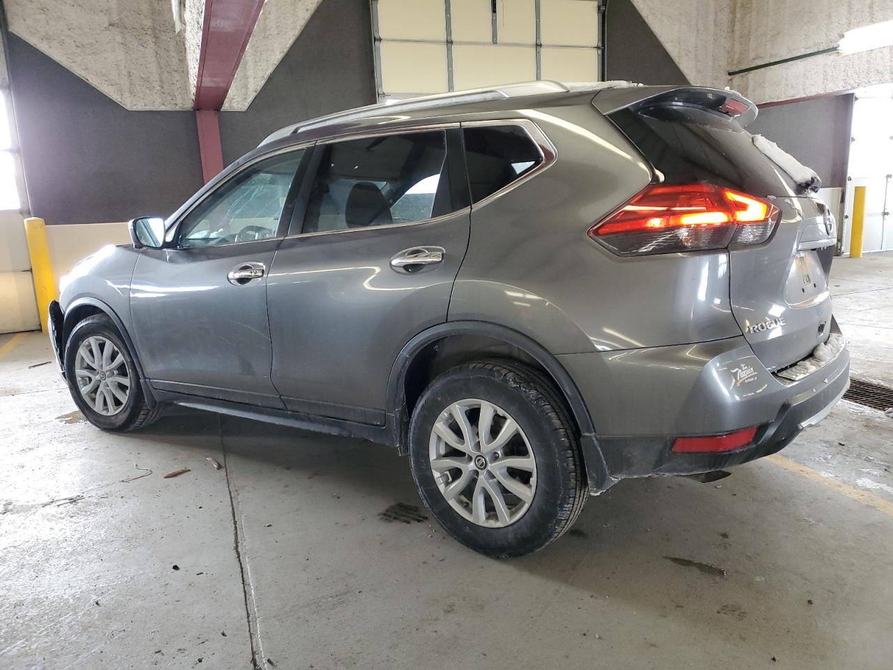 2017 Nissan Rogue - Image 2