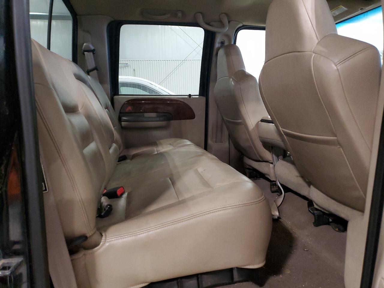 2003 Ford F250 - Image 10