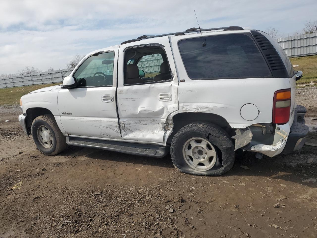 2001 GMC Yukon - Image 2
