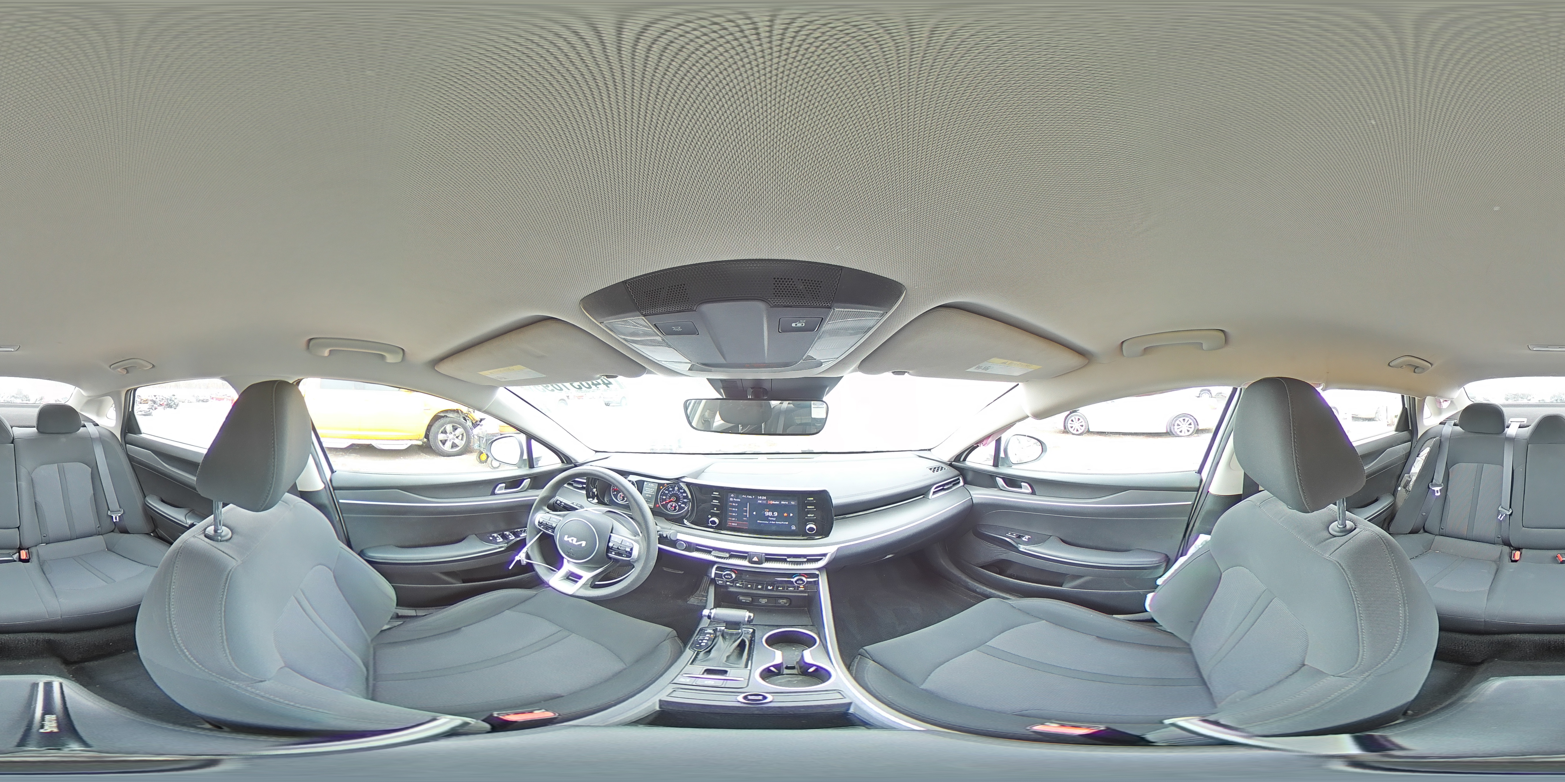 2022 Kia K5 - Image 13
