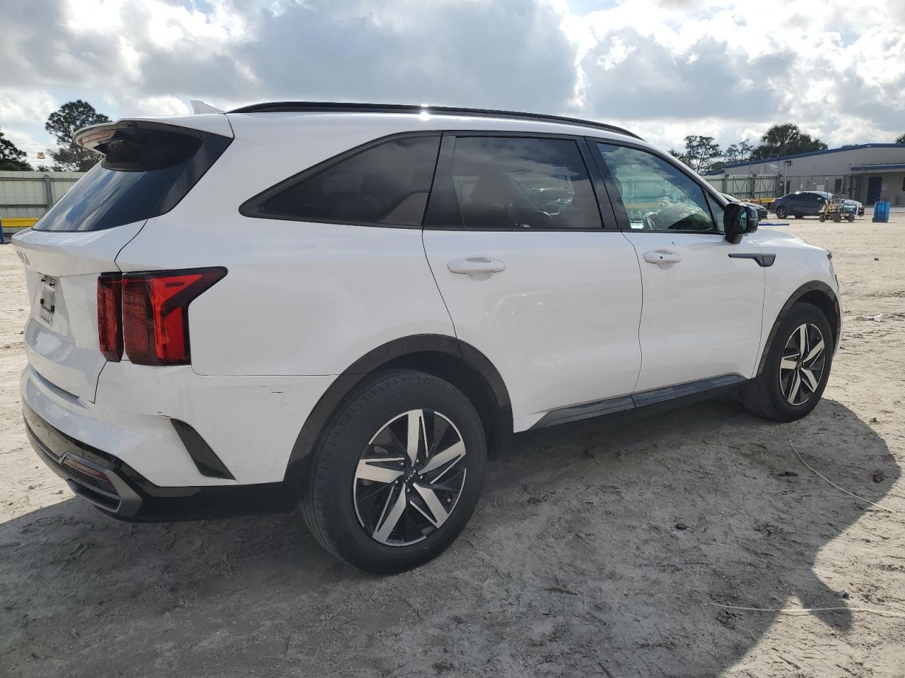 2023 Kia Sorento - Image 3