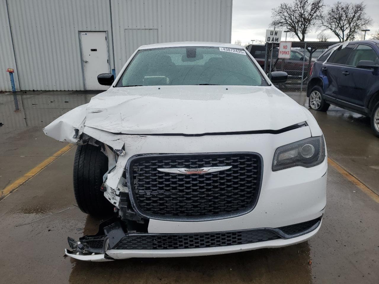 2019 Chrysler 300 - Image 5