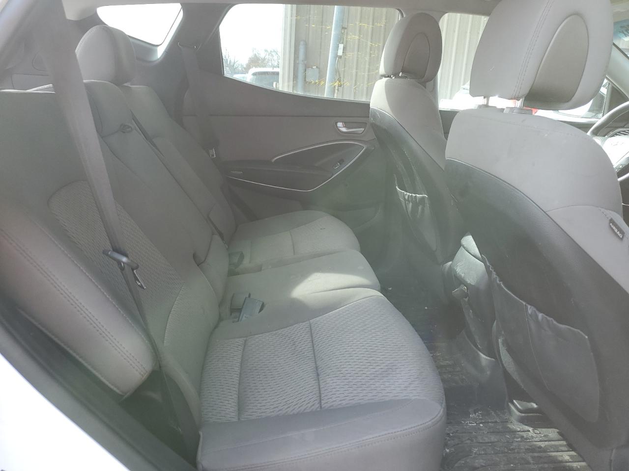 2018 Hyundai Santa Fe - Image 11