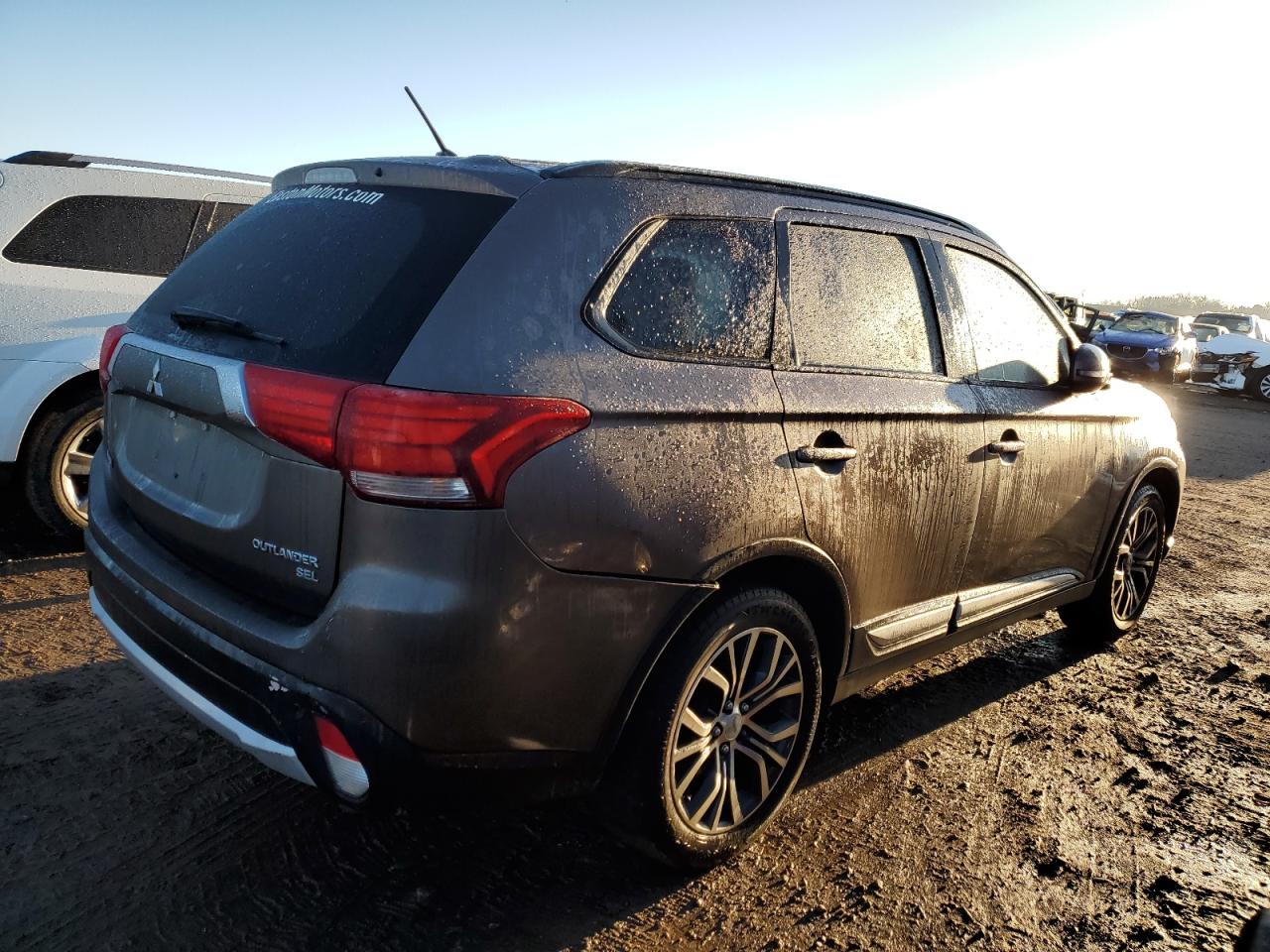 2016 Mitsubishi Outlander - Image 3