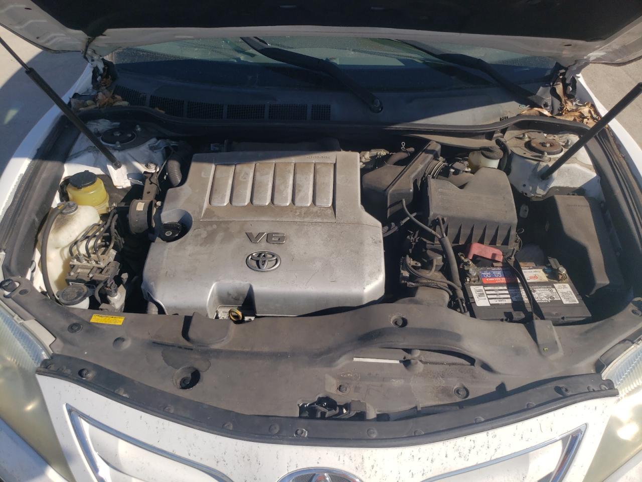 2010 Toyota Camry - Image 11