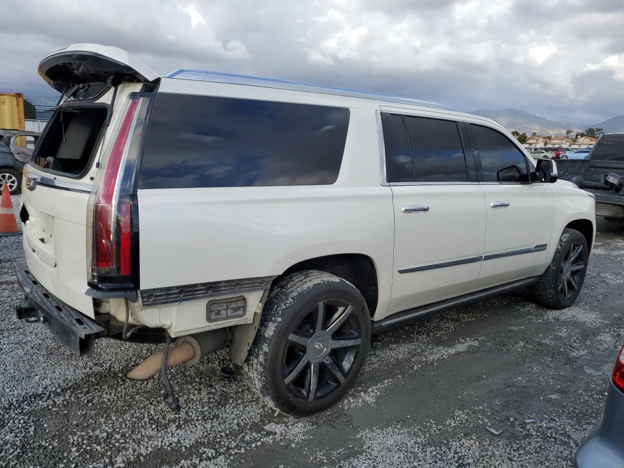 2015 Cadillac Escalade - Image 3