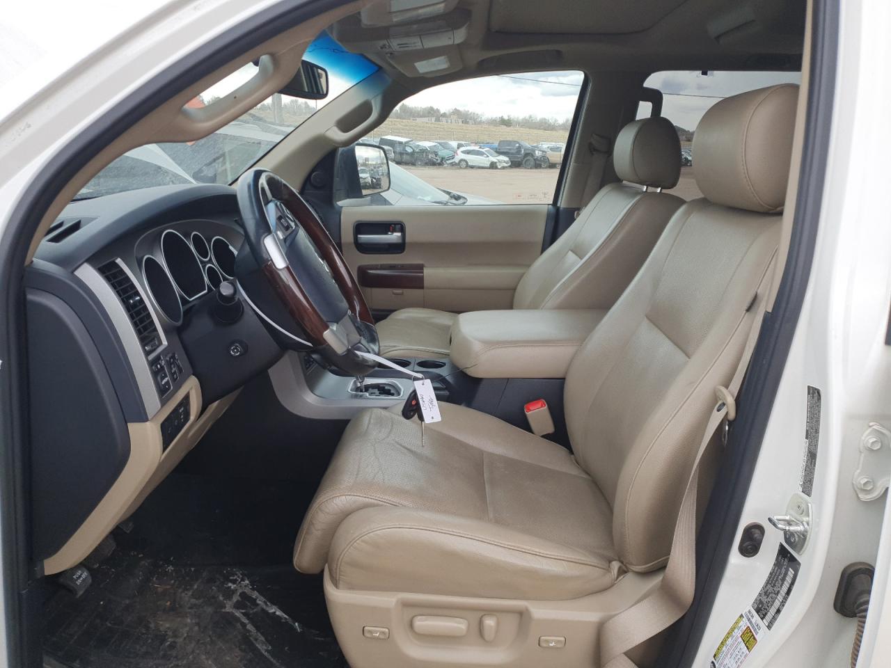 2014 Toyota Sequoia - Image 7