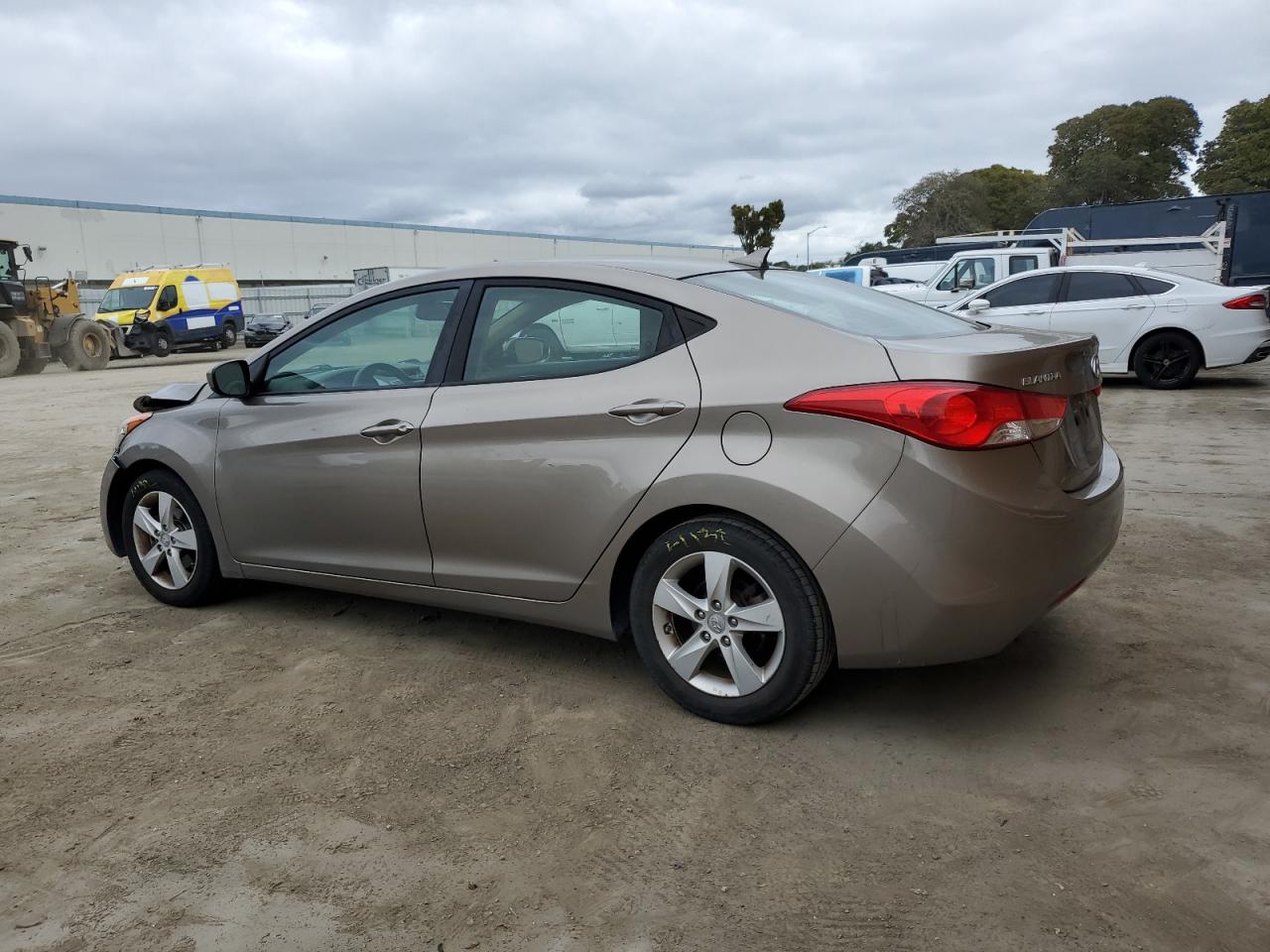 2013 Hyundai Elantra - Image 2