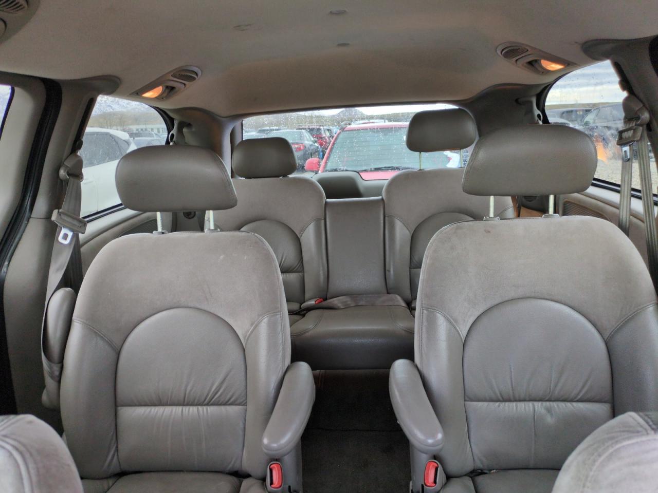 2001 Chrysler Town & Country - Image 10